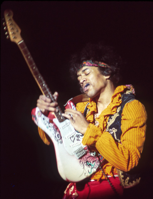 jimi hendrix suonare la chitarra