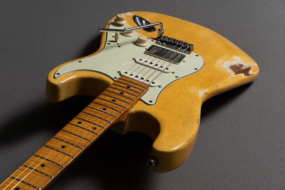 tv-yellow guitarra