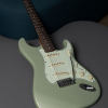 sage green guitarra